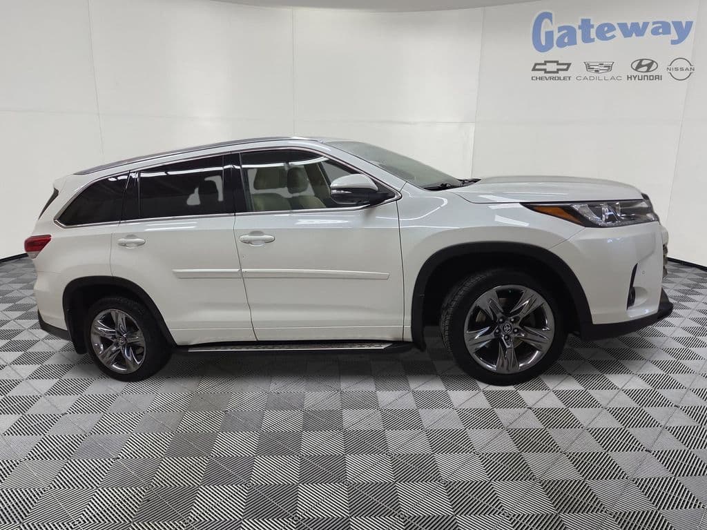 2019 TOYOTA HIGHLANDER LIMITED Platinum