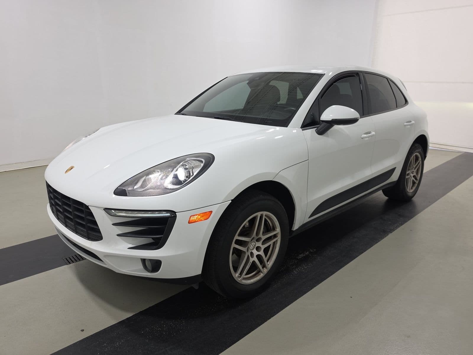 2017 PORSCHE MACAN Base