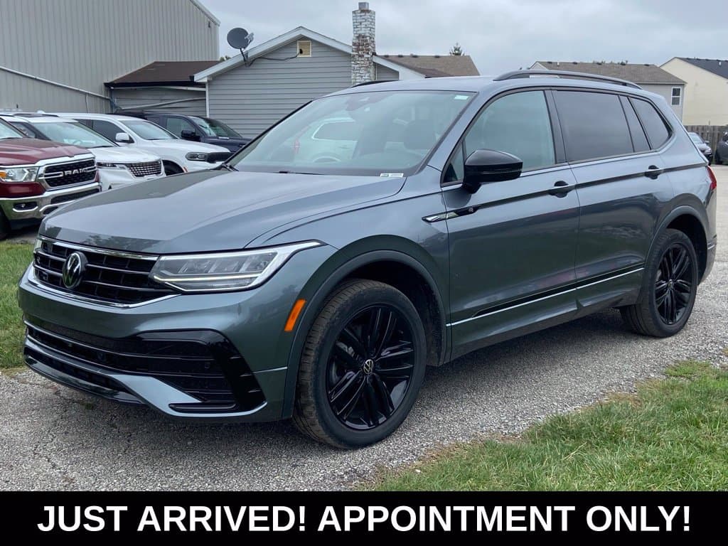 2022 VOLKSWAGEN TIGUAN 2.0T SE R-LINE Black
