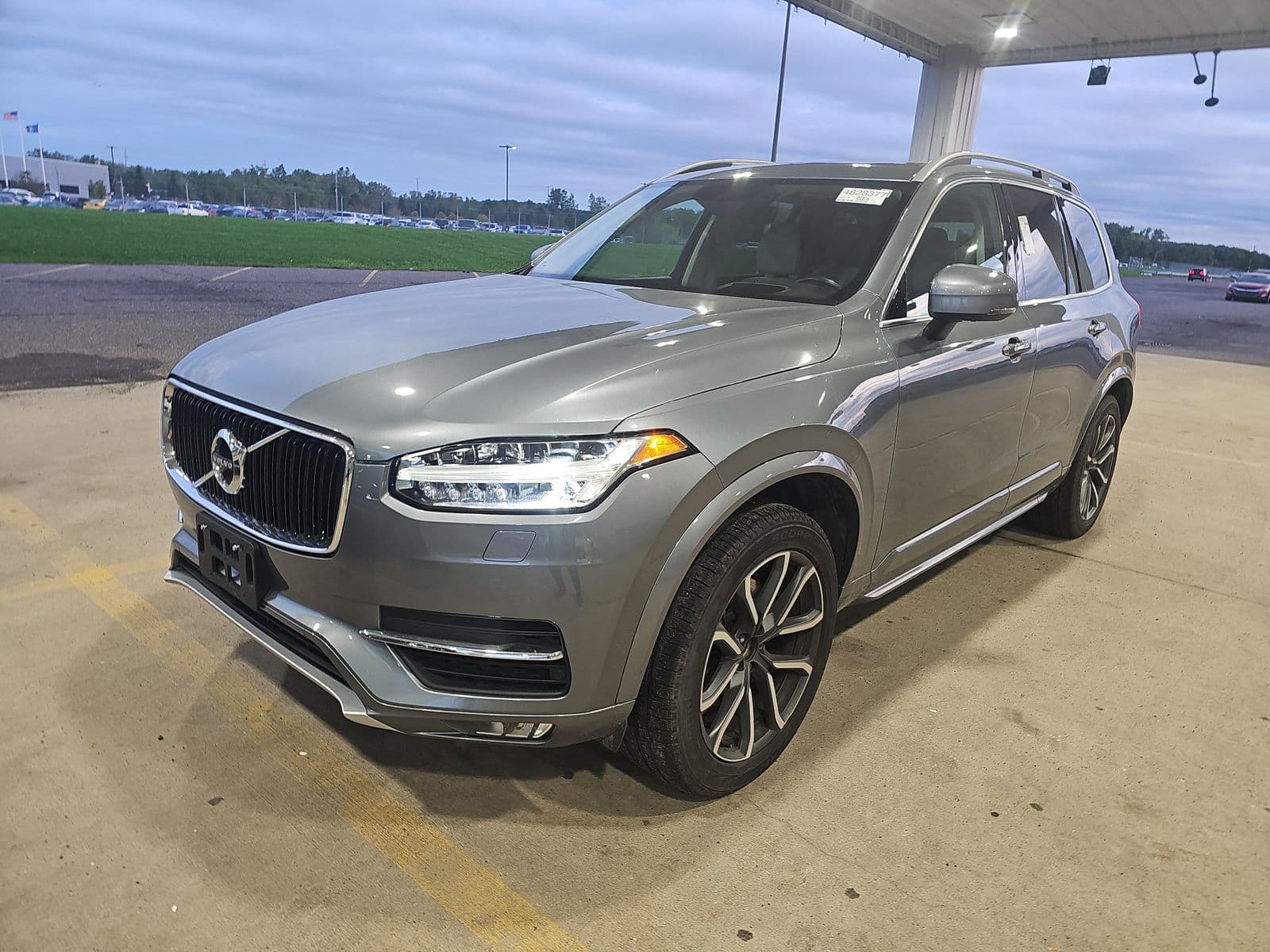 2017 VOLVO XC90 T6 Momentum