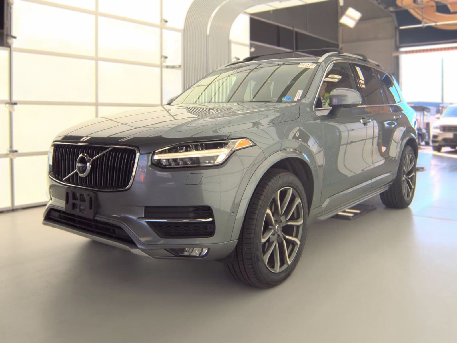 2017 VOLVO XC90 T6 Momentum