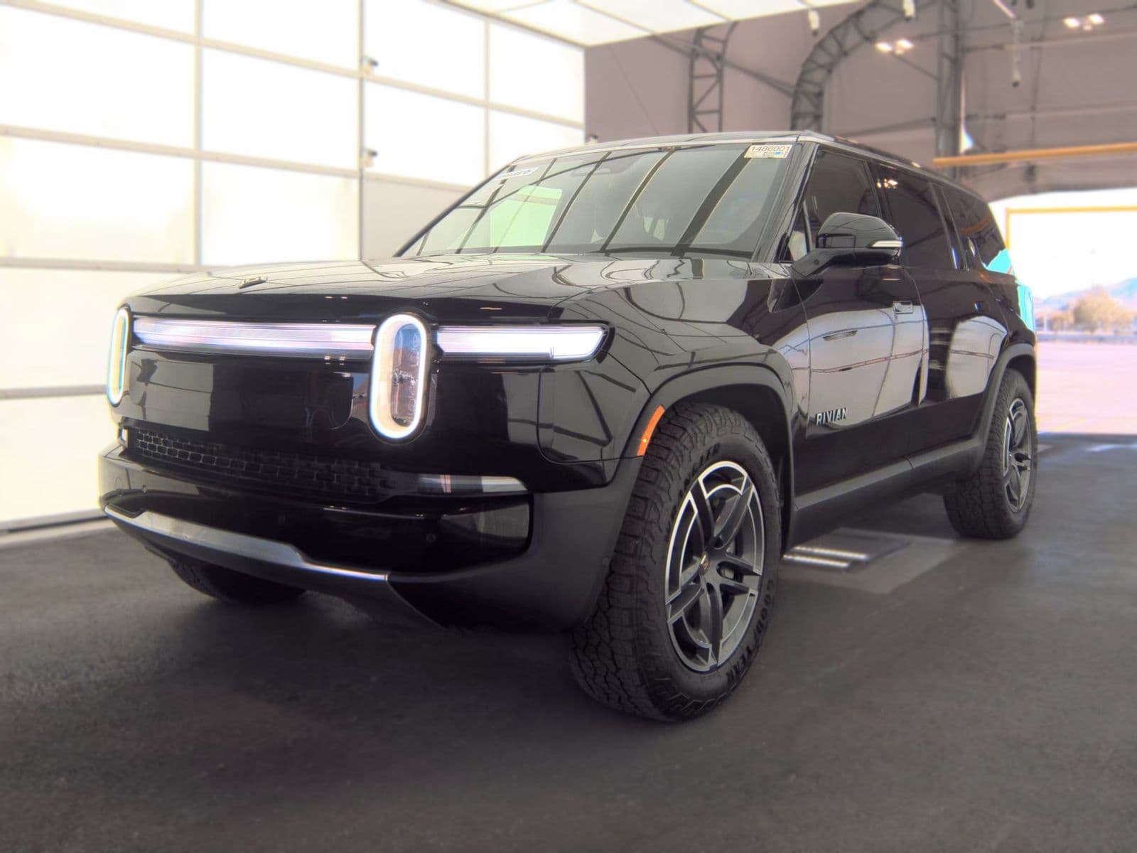 2025 RIVIAN R1S DUAL Standard