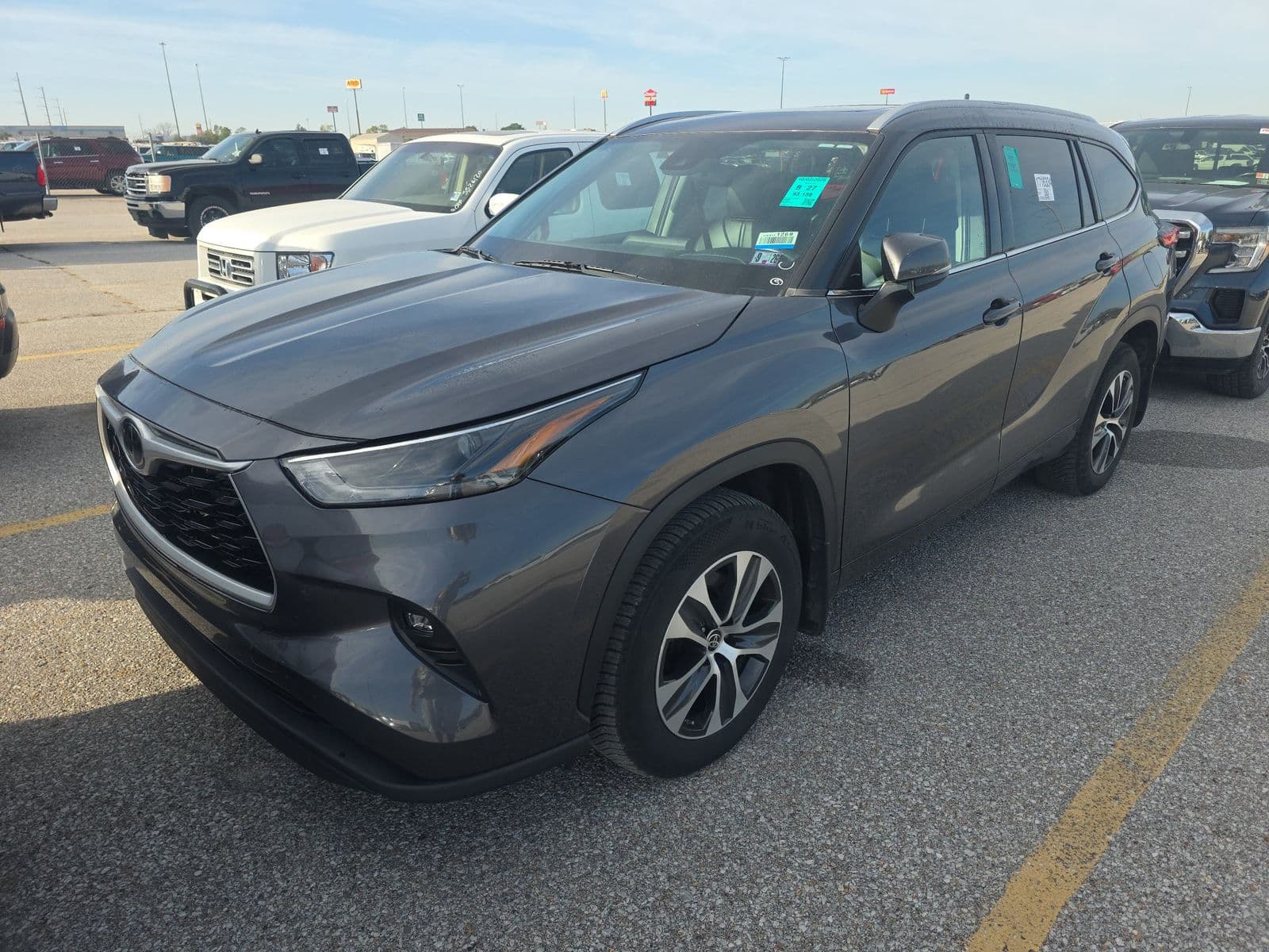 2022 TOYOTA HIGHLANDER XLE