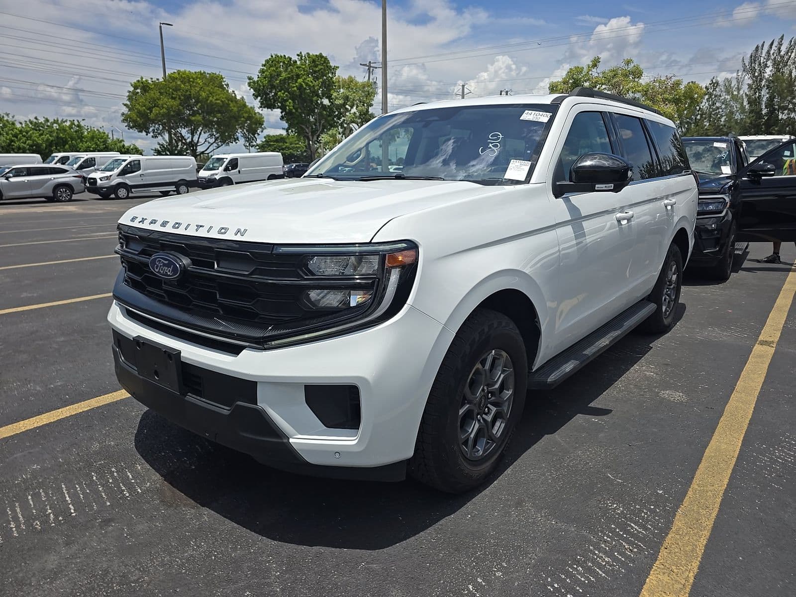 2025 FORD EXPEDITION Active