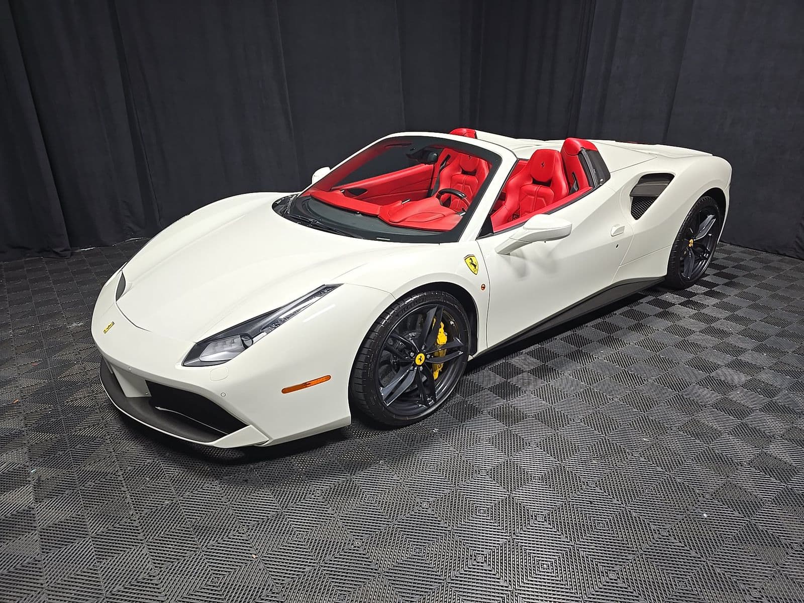 2018 FERRARI 488 Base