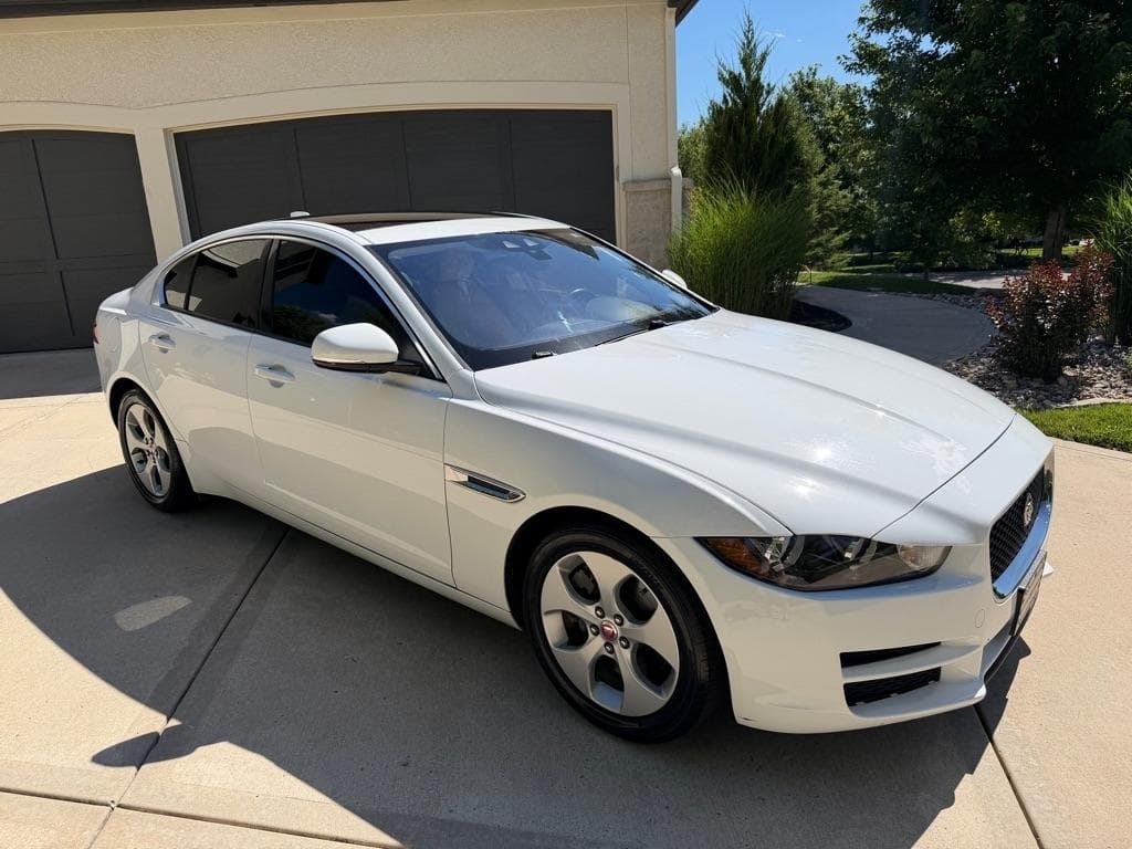 2017 JAGUAR XE 25t