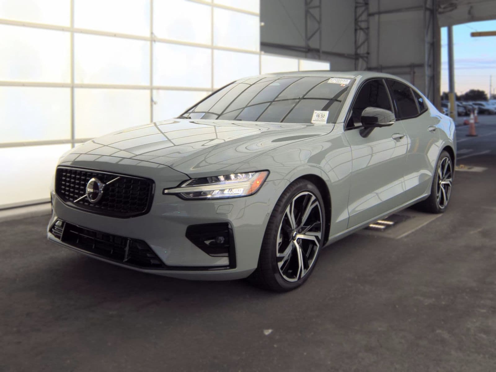 2025 VOLVO S60 B5 Plus