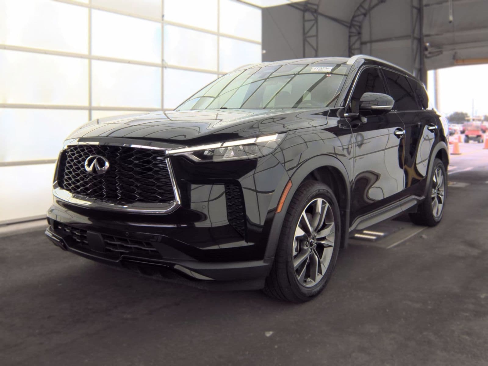 2023 INFINITI QX60 LUXE