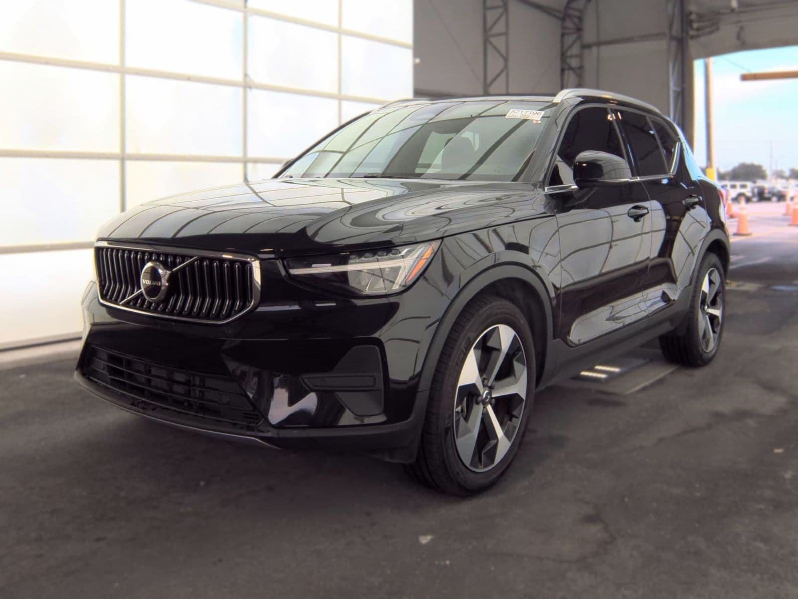 2025 VOLVO XC40 B5 Core