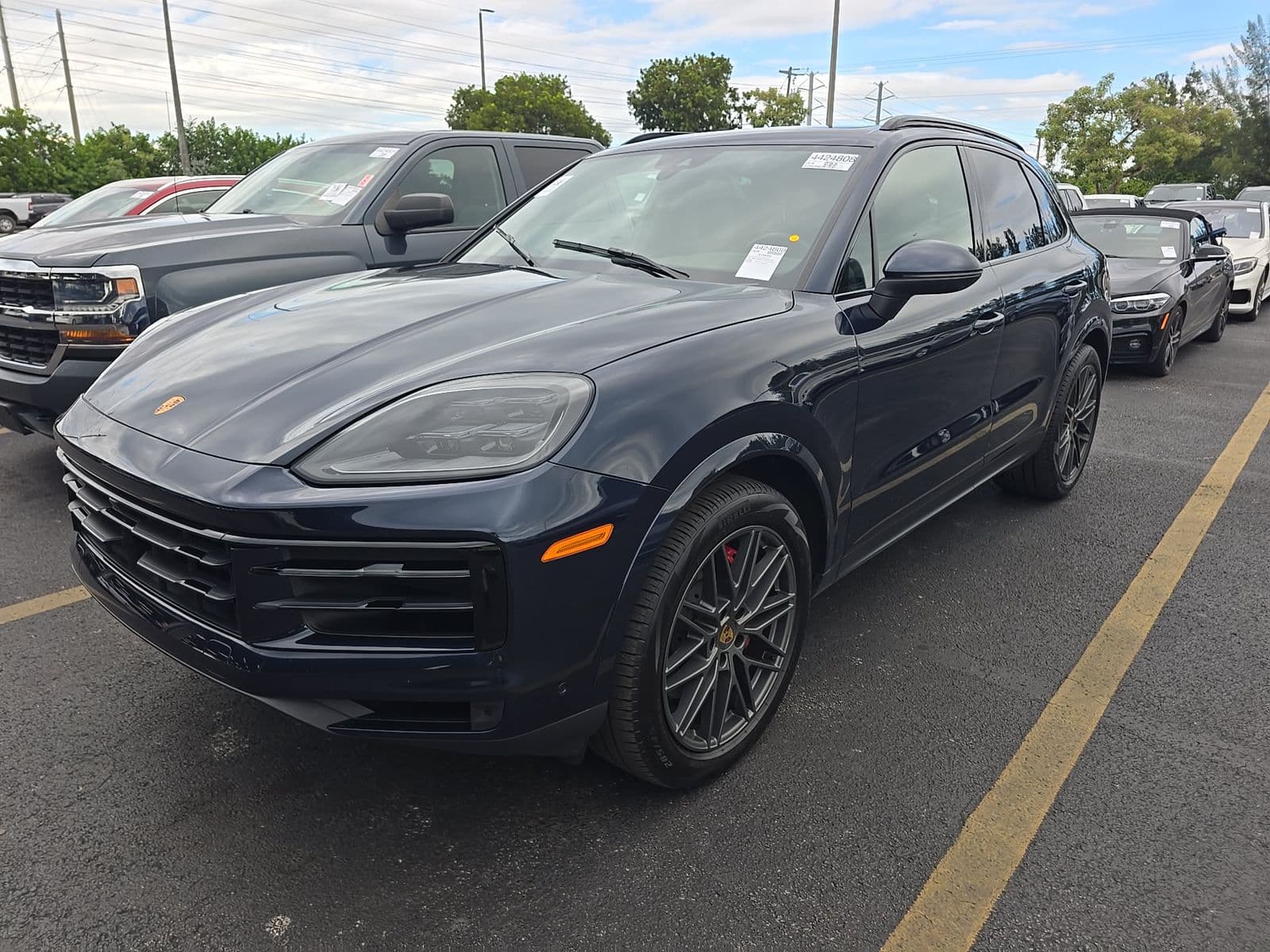 2024 PORSCHE CAYENNE Base