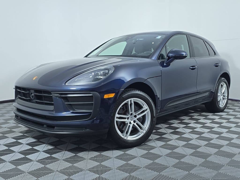 2023 PORSCHE MACAN Base