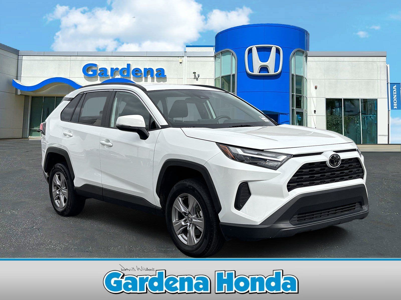 2025 TOYOTA RAV4 XLE