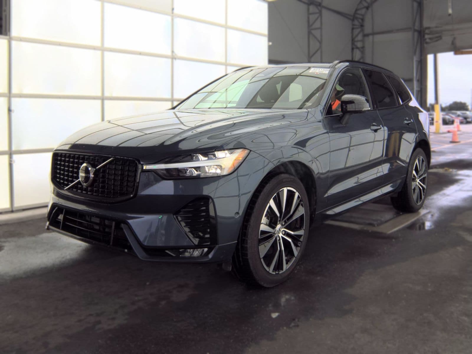 2024 VOLVO XC60 B5 Plus