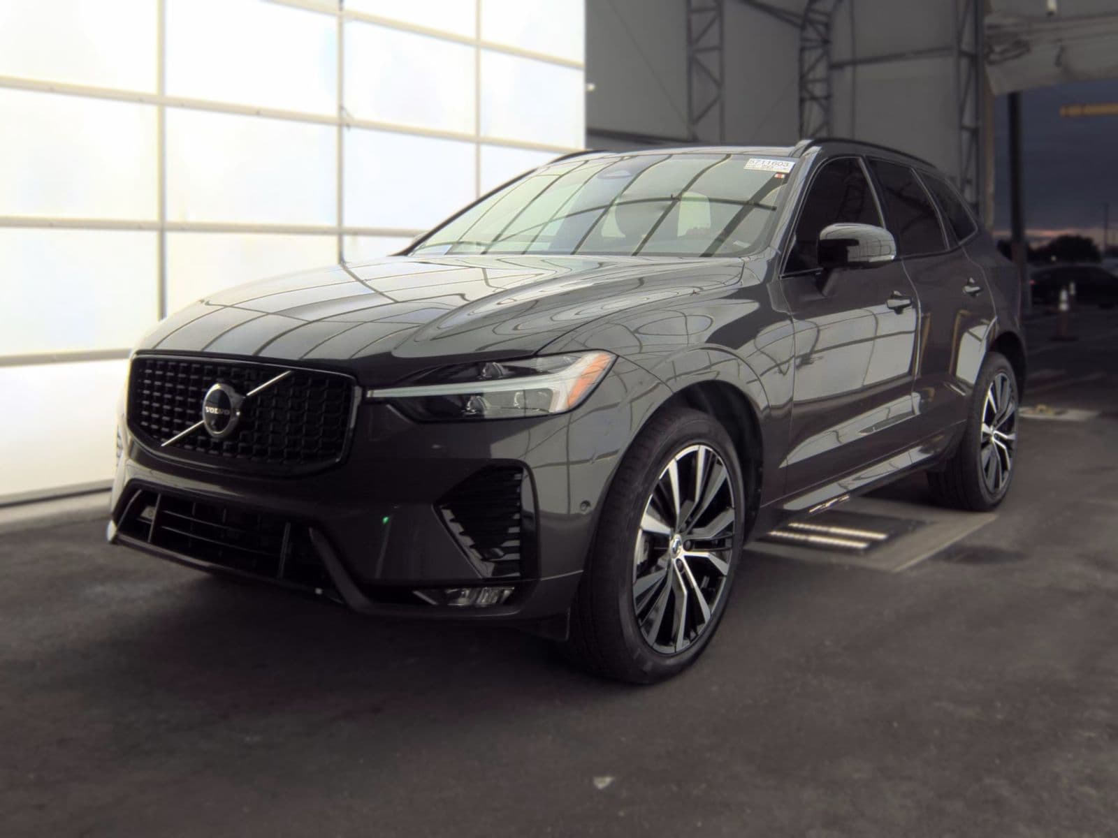 2024 VOLVO XC60 B5 Plus