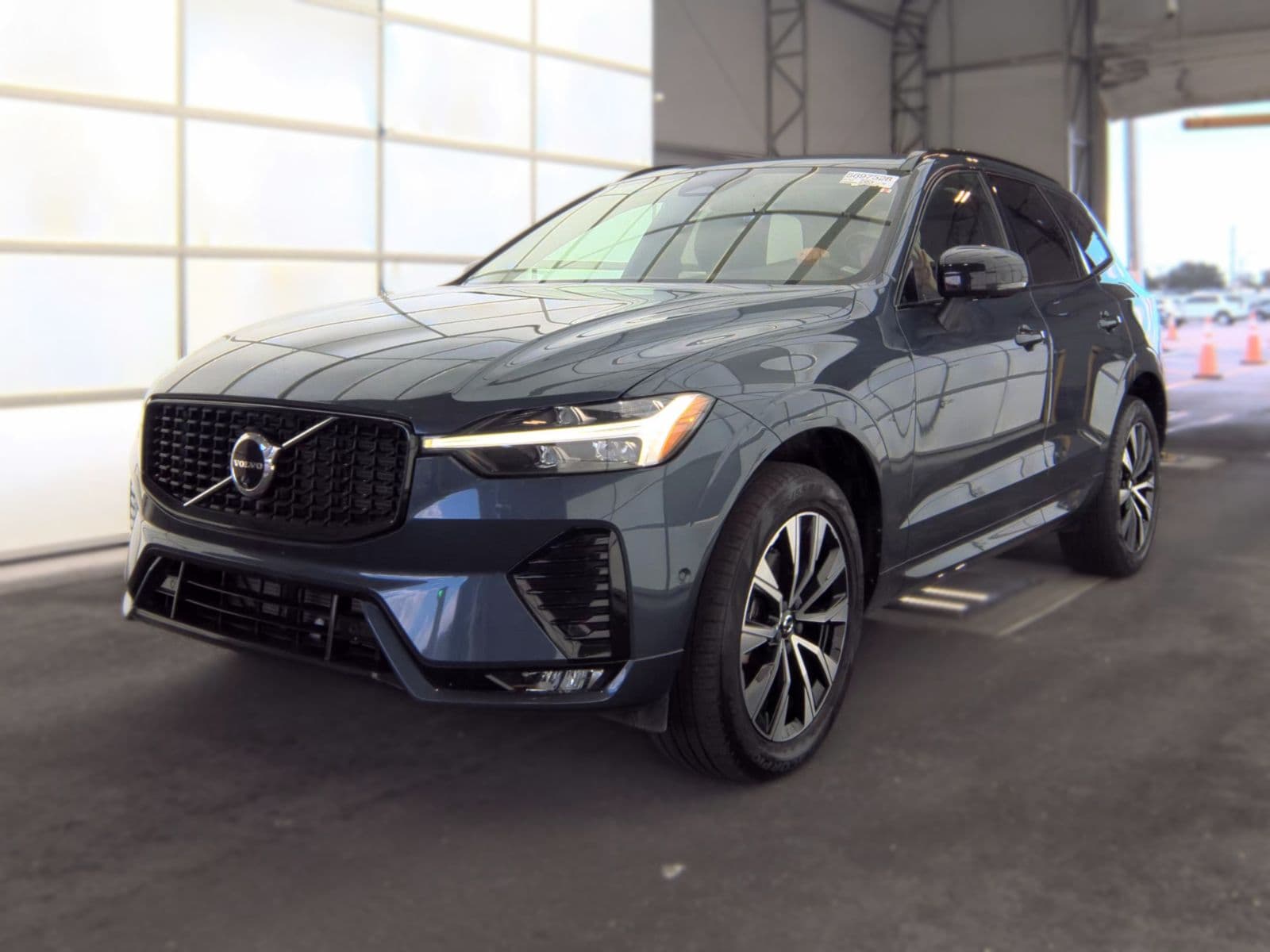 2024 VOLVO XC60 B5 Plus