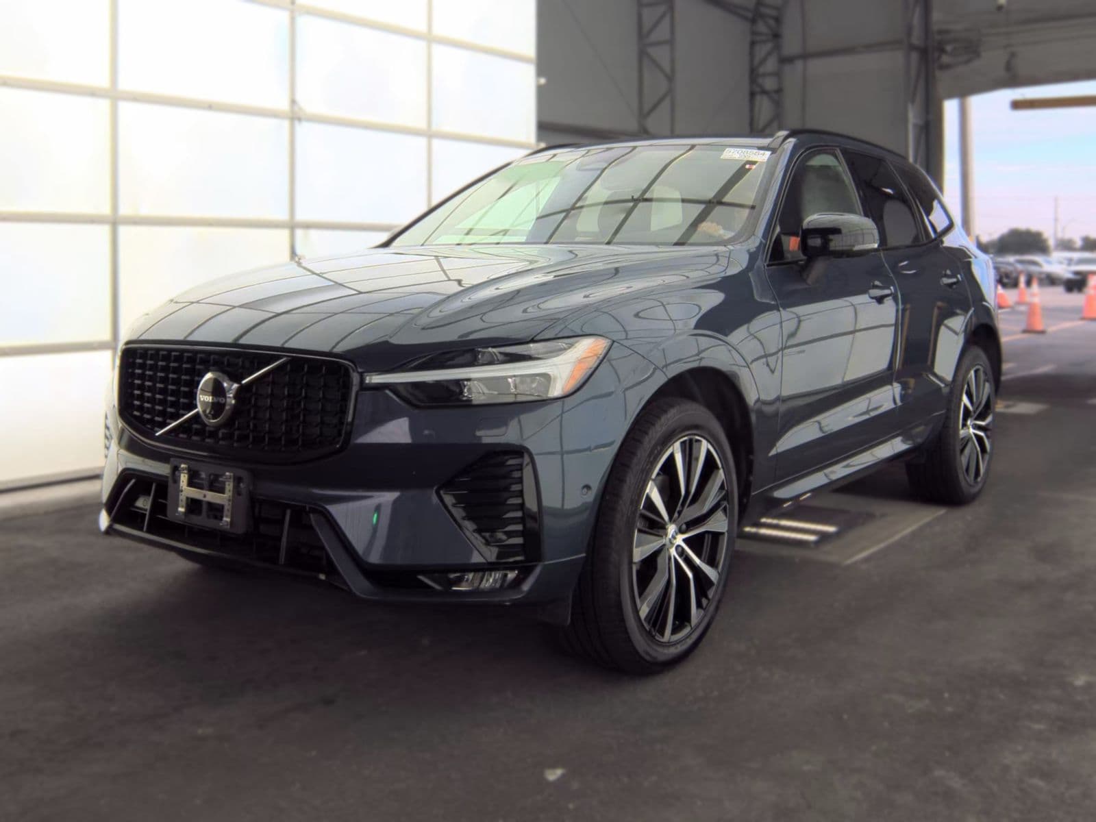 2024 VOLVO XC60 B5 Plus