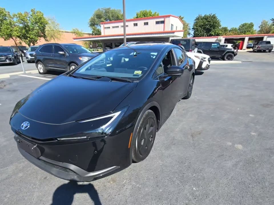 2025 TOYOTA PRIUS LE