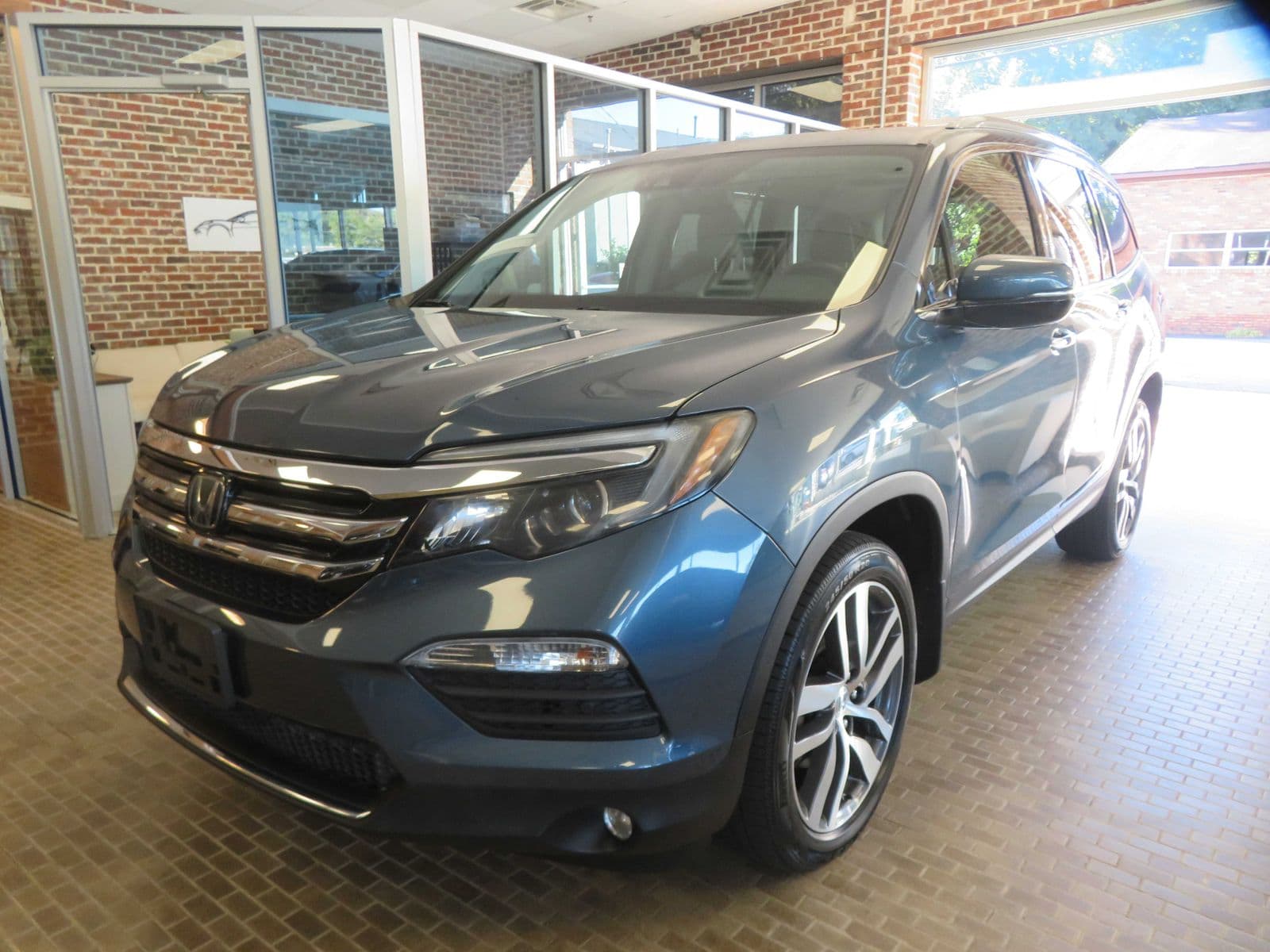 2017 HONDA PILOT Elite