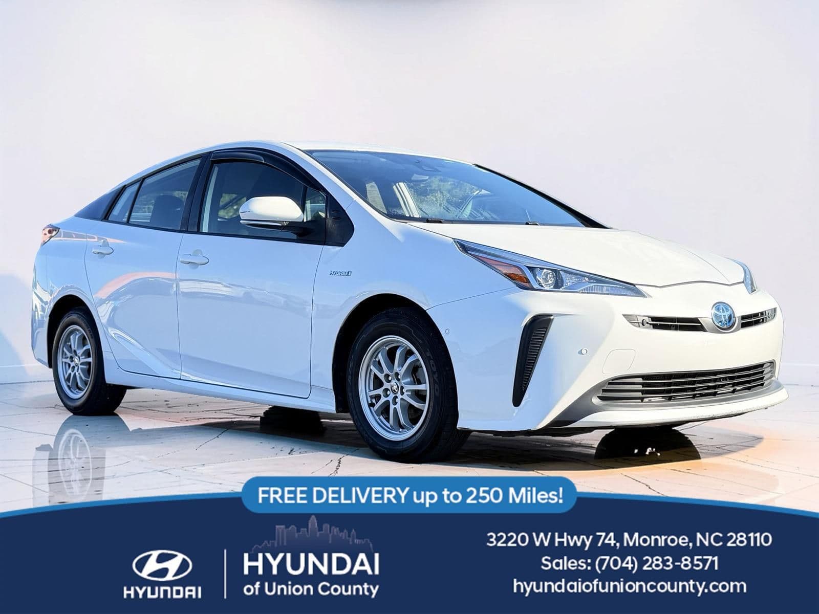 2022 TOYOTA PRIUS LE