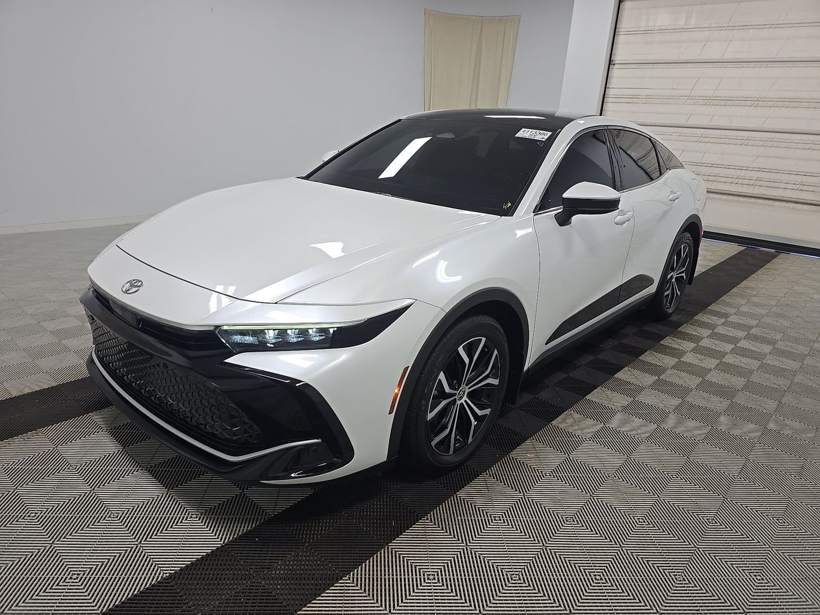 2023 TOYOTA CROWN Limited