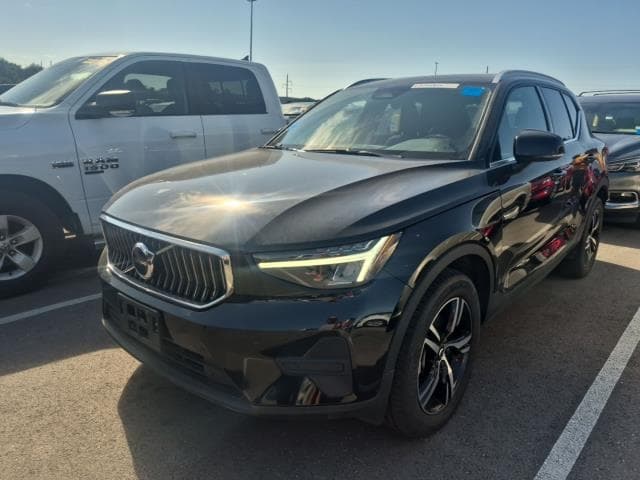 2025 VOLVO XC40 B5 Core