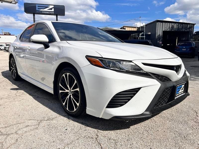 2018 TOYOTA CAMRY SE