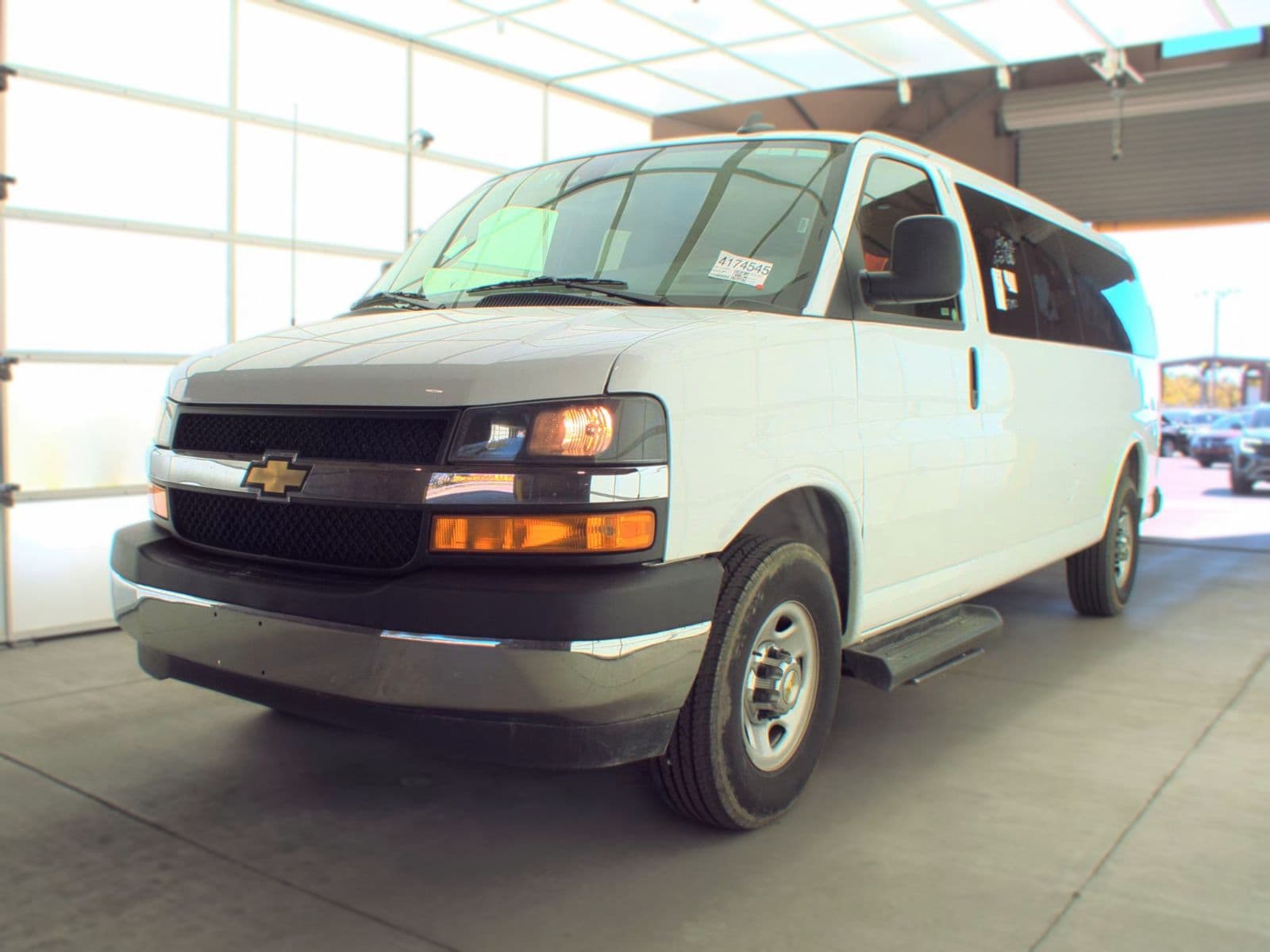 2025 CHEVROLET EXPRESS 3500 LT