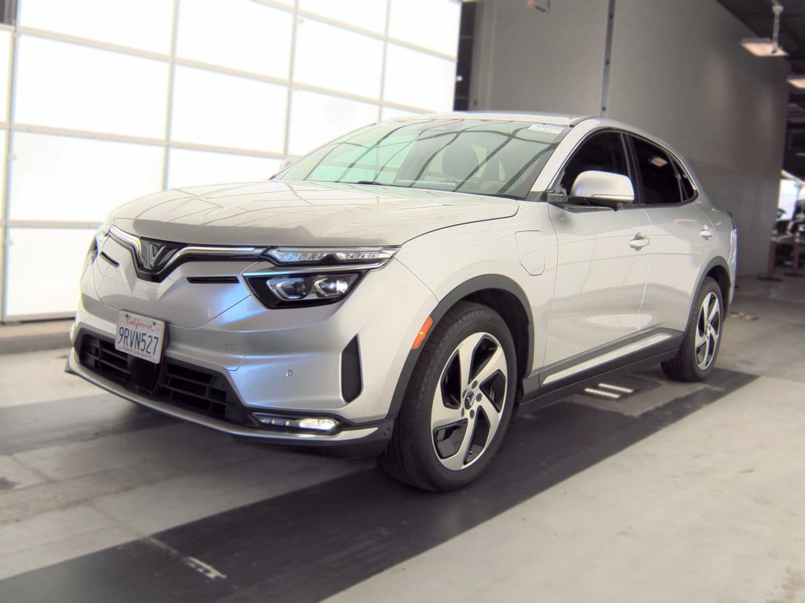 2025 VINFAST VF 8 Eco