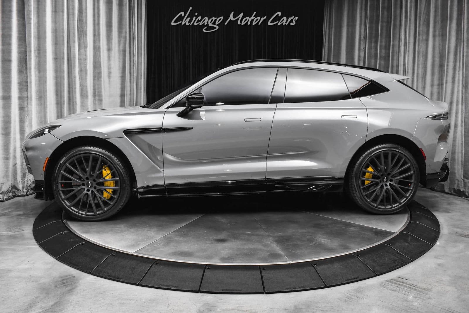 2025 ASTON MARTIN DBX 707