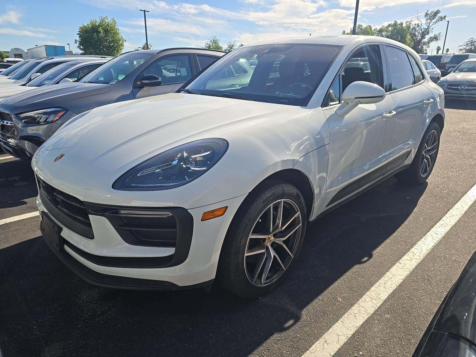 2023 PORSCHE MACAN Base