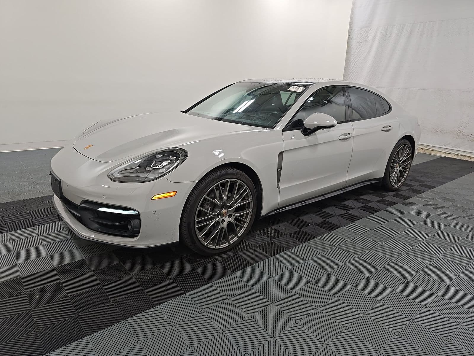 2023 PORSCHE PANAMERA 4 PLATINUM Edition