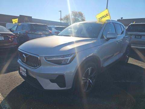 2024 VOLVO XC40 B5 Core