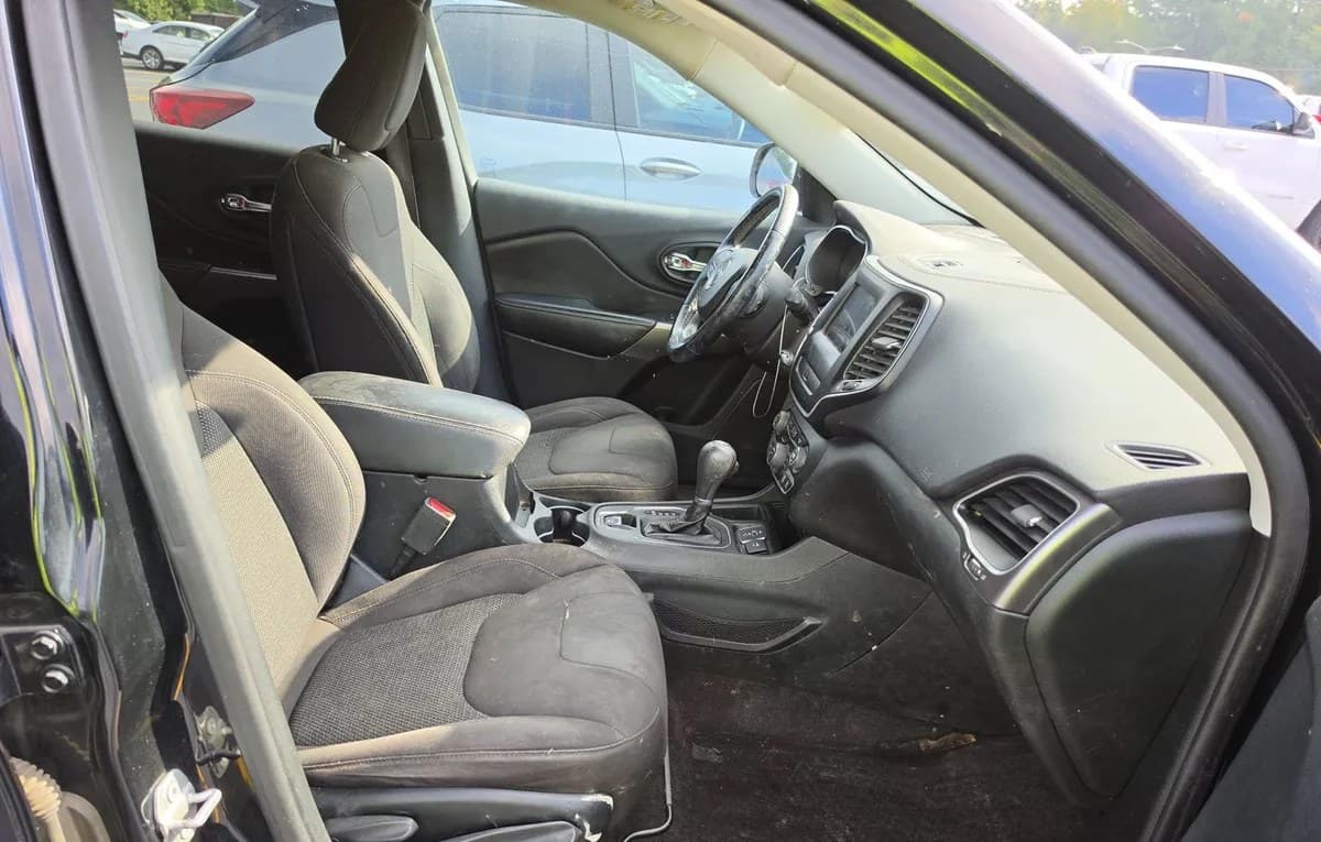 2019 JEEP CHEROKEE Latitude 5