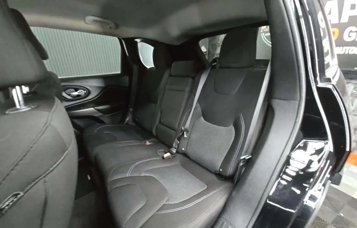 2019 JEEP CHEROKEE Latitude 7