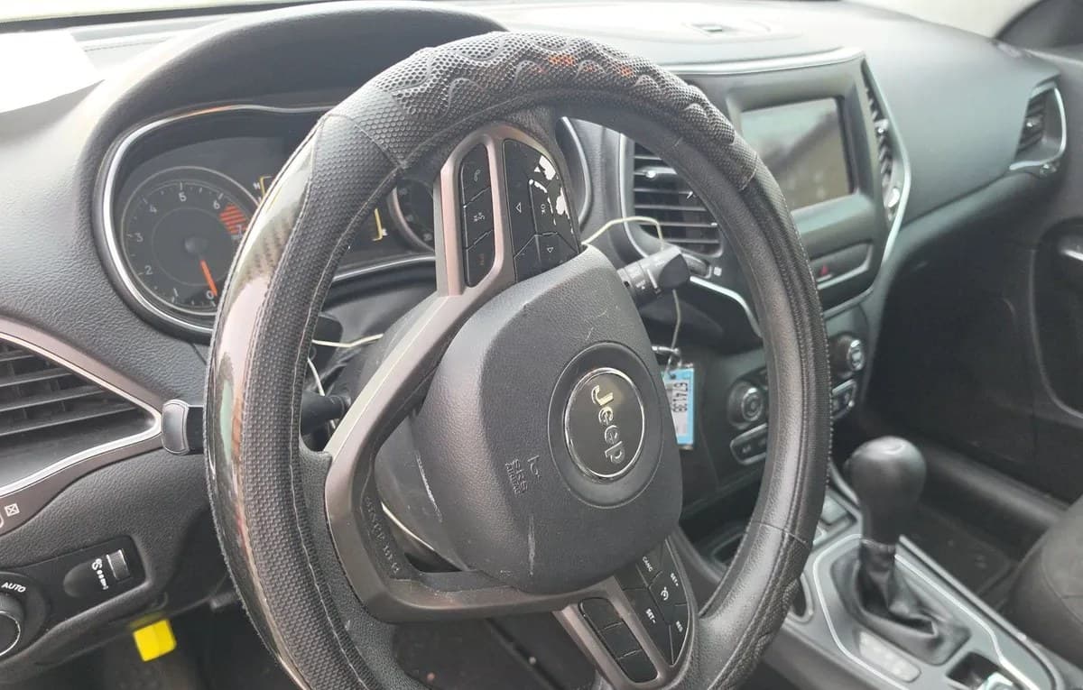 2019 JEEP CHEROKEE Latitude 7