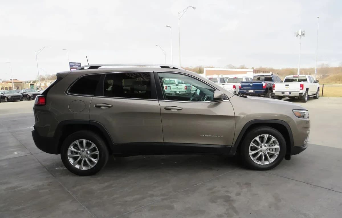 2019 JEEP CHEROKEE Latitude 5