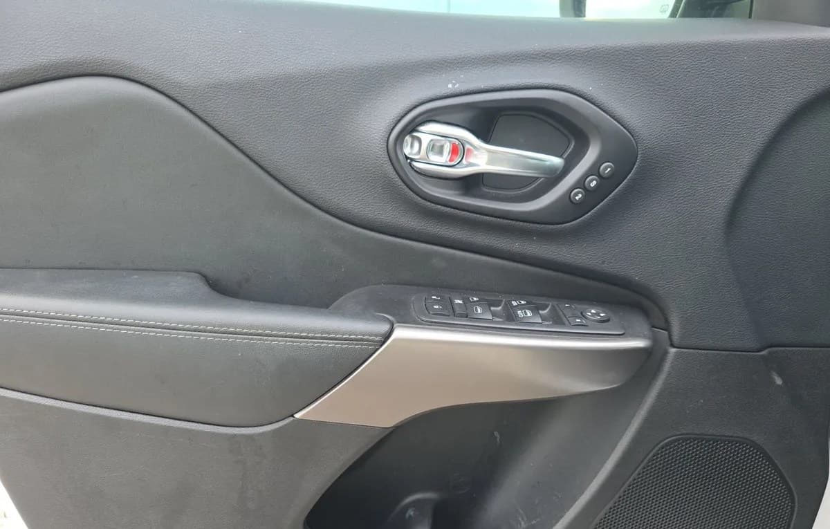 2019 JEEP CHEROKEE Limited 6