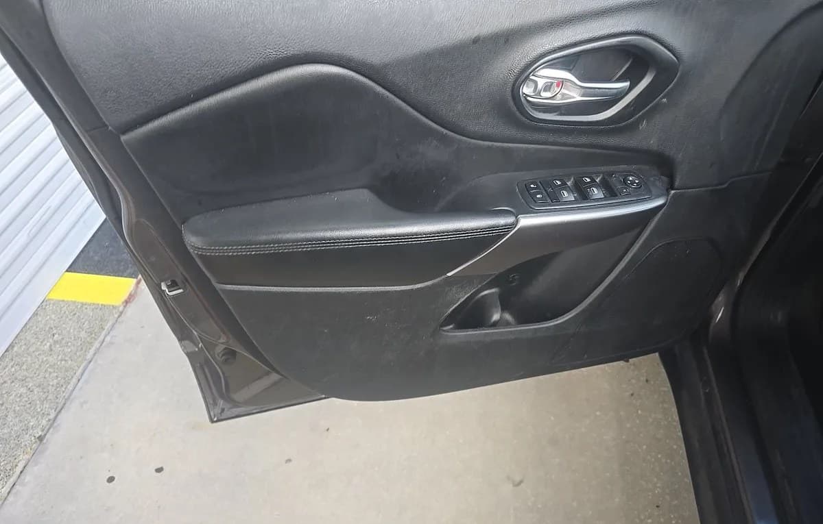 2019 JEEP CHEROKEE LATITUDE Plus 5