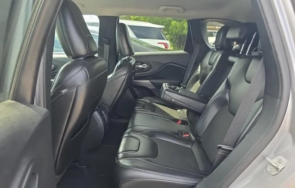 2019 JEEP CHEROKEE LATITUDE Plus 7