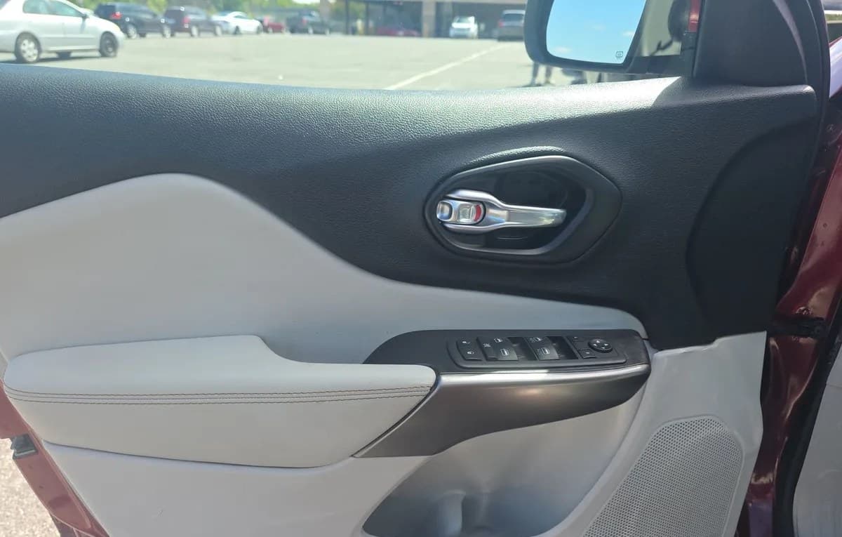 2021 JEEP CHEROKEE LATITUDE Lux 6