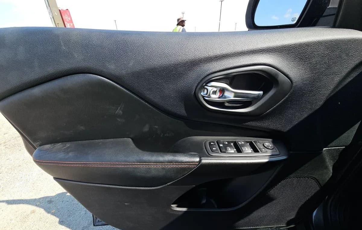 2020 JEEP CHEROKEE TRAILHAWK 6