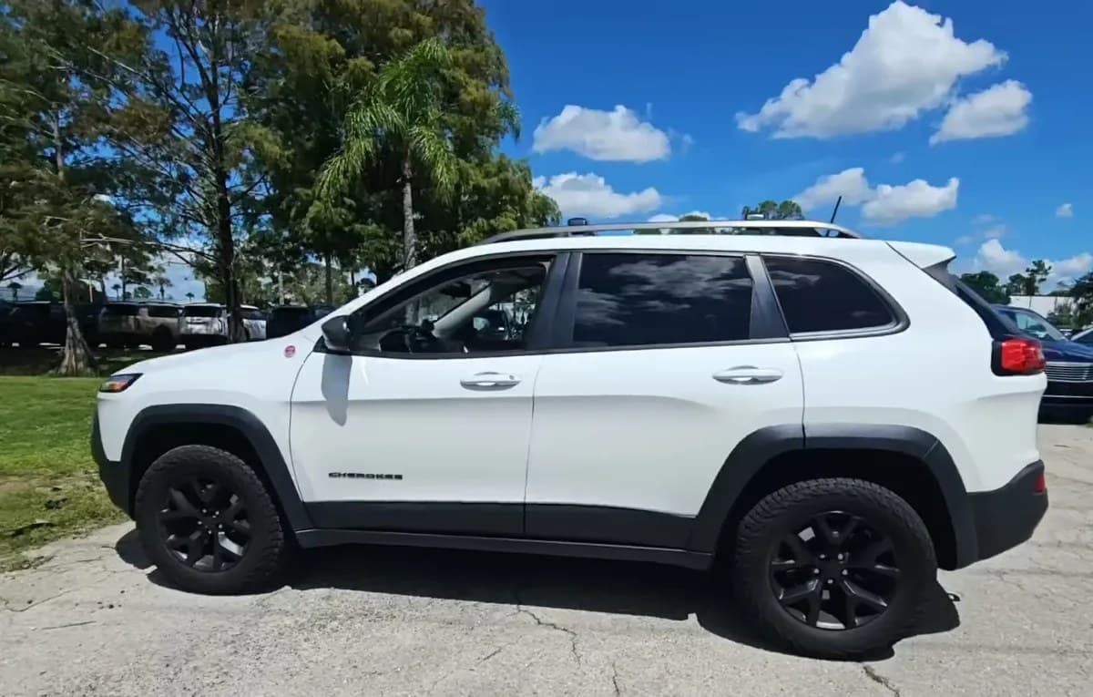 2017 JEEP CHEROKEE TRAILHAWK 3