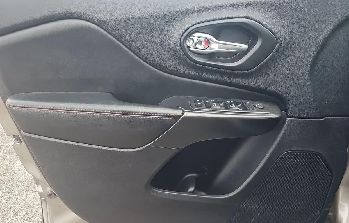 2020 JEEP CHEROKEE Trailhawk 6