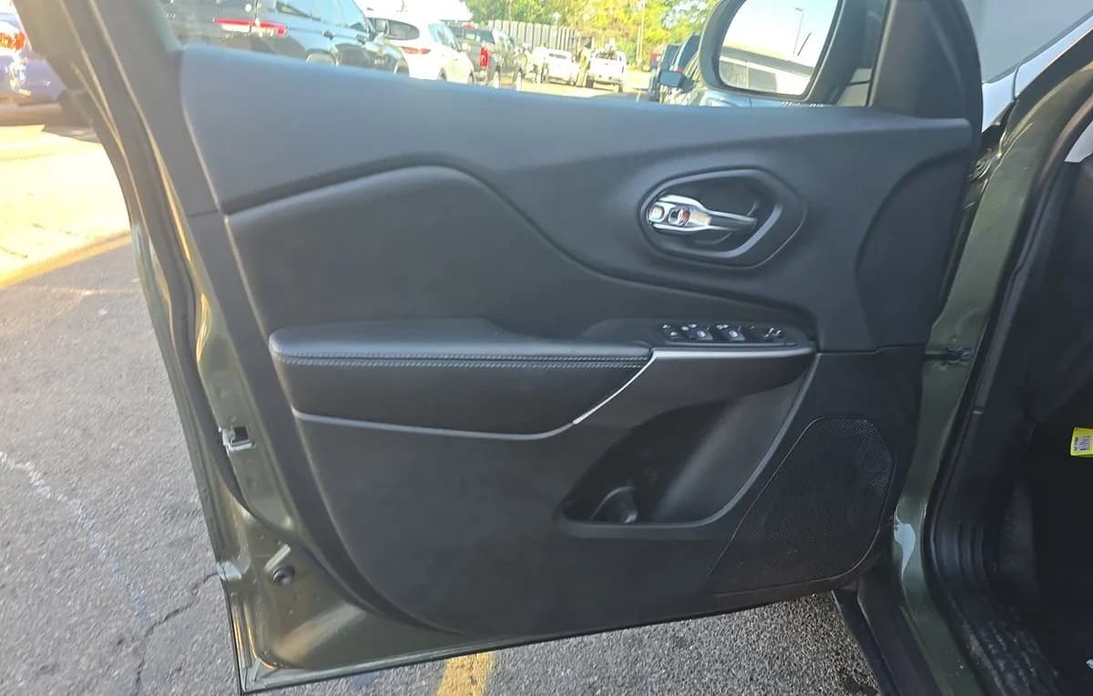 2019 JEEP CHEROKEE LATITUDE 6
