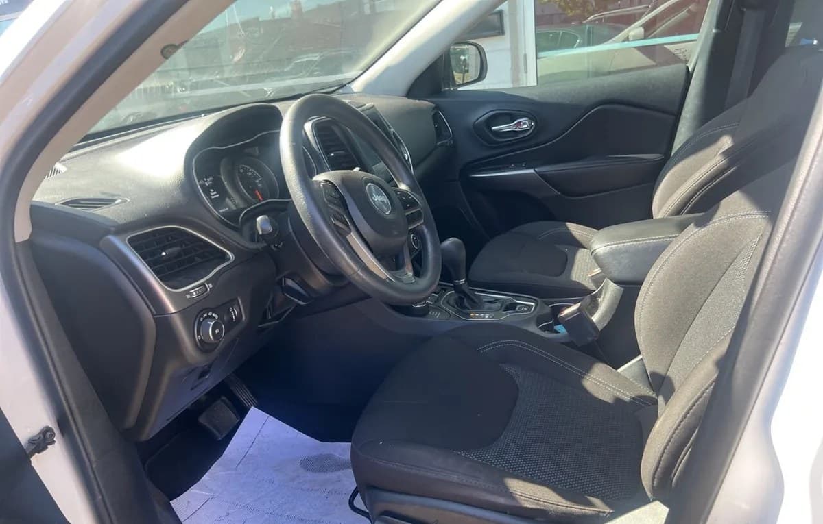 2019 JEEP CHEROKEE Latitude 6