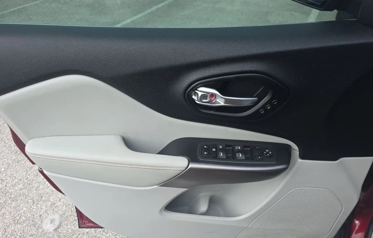 2021 JEEP CHEROKEE Limited 6