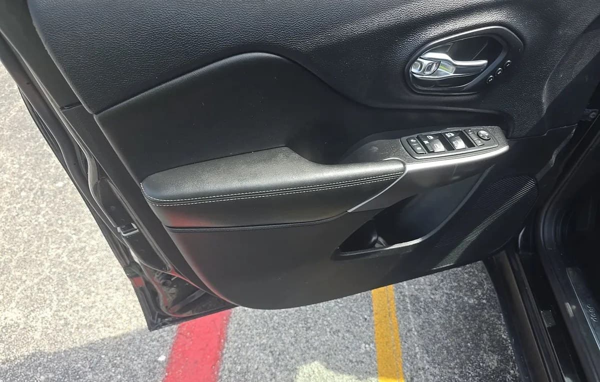 2019 JEEP CHEROKEE Limited 6