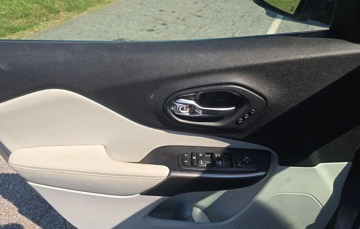 2020 JEEP CHEROKEE Limited 6