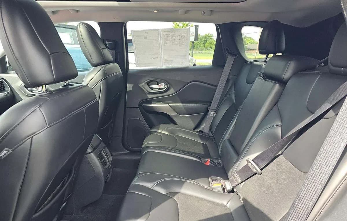 2020 JEEP CHEROKEE LATITUDE Plus 7