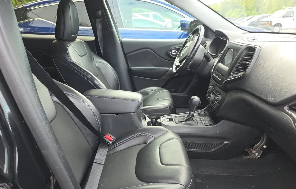2020 JEEP CHEROKEE LATITUDE Plus 5